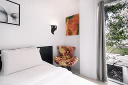 Orange Room thumbnail 4